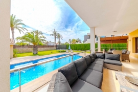 Sale - Villa - Cabo Roig