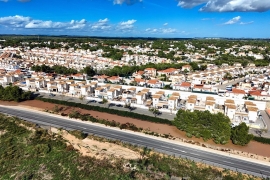 Sale - Semi-detached Villa - Pinar de Campoverde