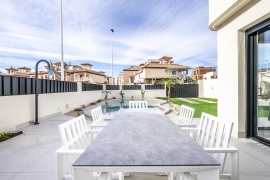 Nueva construcción  - Chalet - ROLDAN