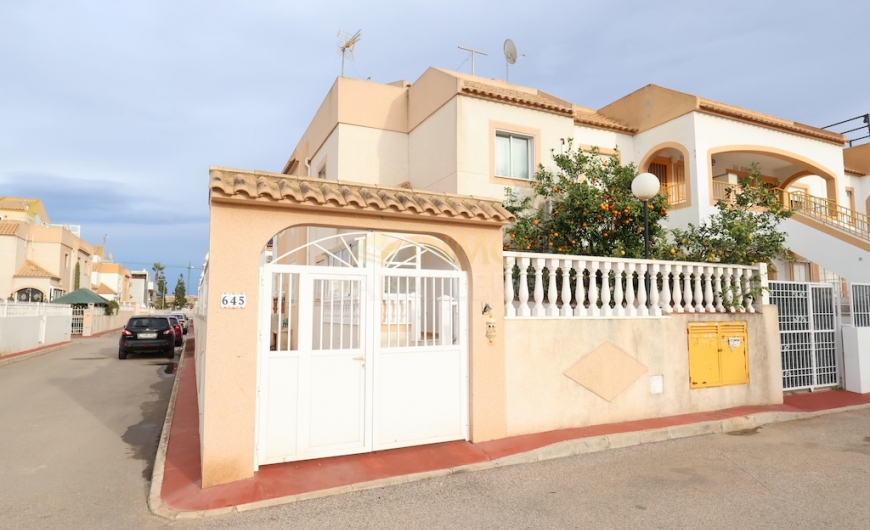 Venta - Chalet semi-adosado - Torrevieja - Altos del Limonar