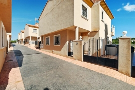 Sale - Semi-detached Villa - Pinar de Campoverde