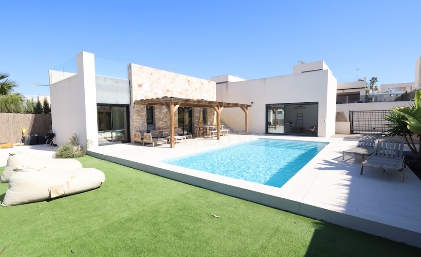 Sale - Villa - Algorfa - La Finca Golf